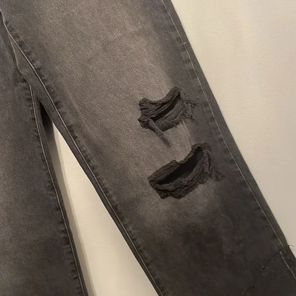 NWT FOREVER 21 90s FIT LOOSE FIT DISTRESSED JEAN SIZE 27 - Picture 3 of 9